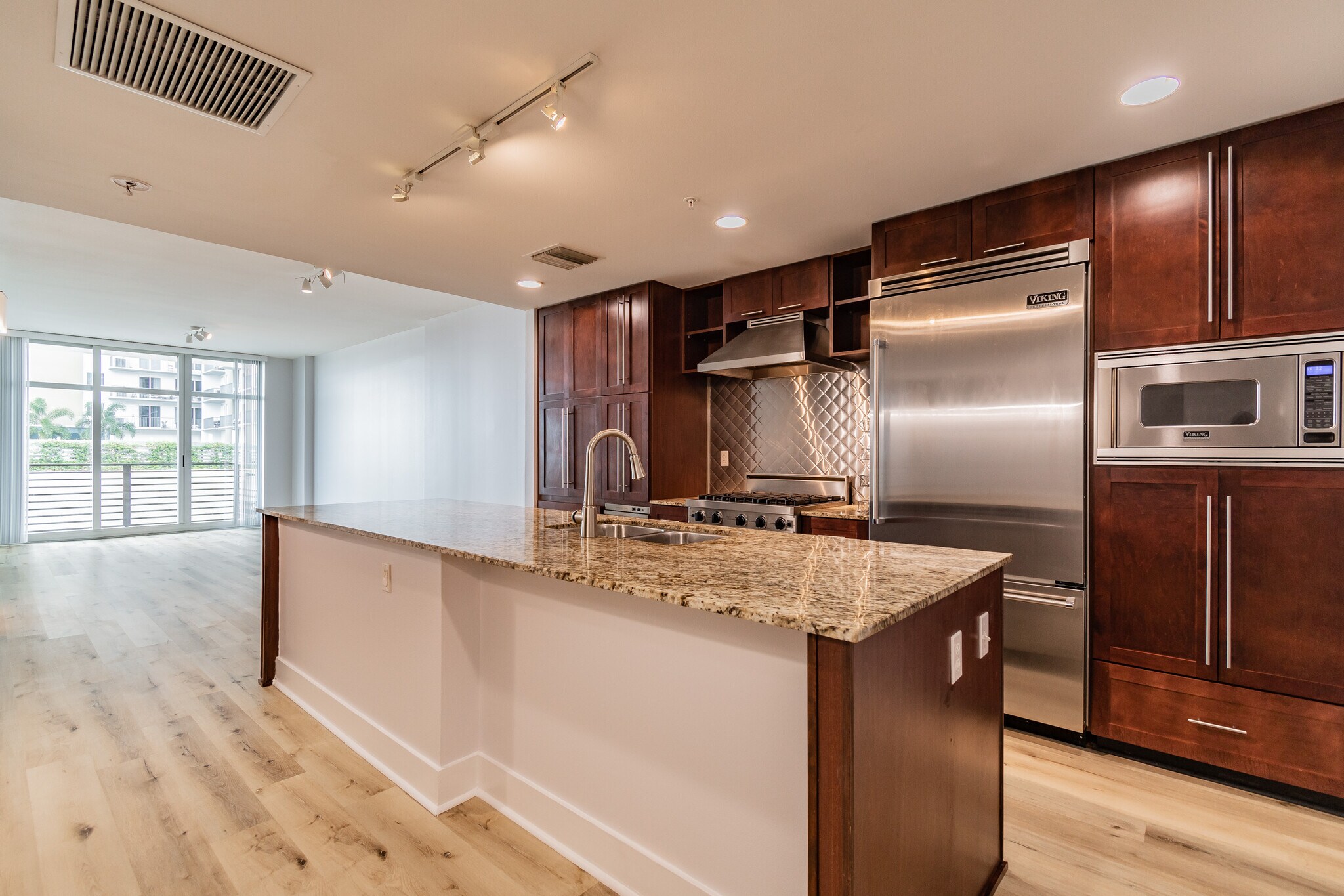 Kitchen - 1120 E Kennedy Blvd