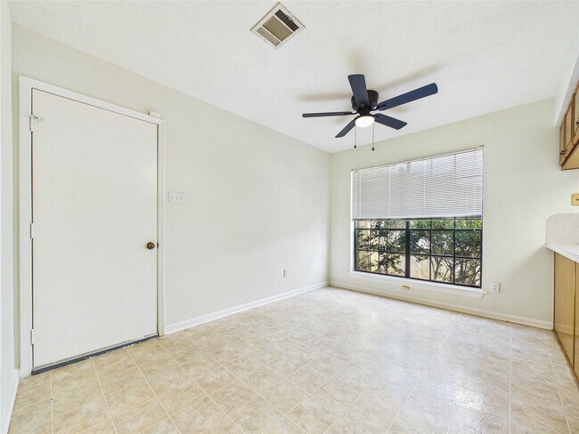 Building Photo - 814 Lochnell Dr