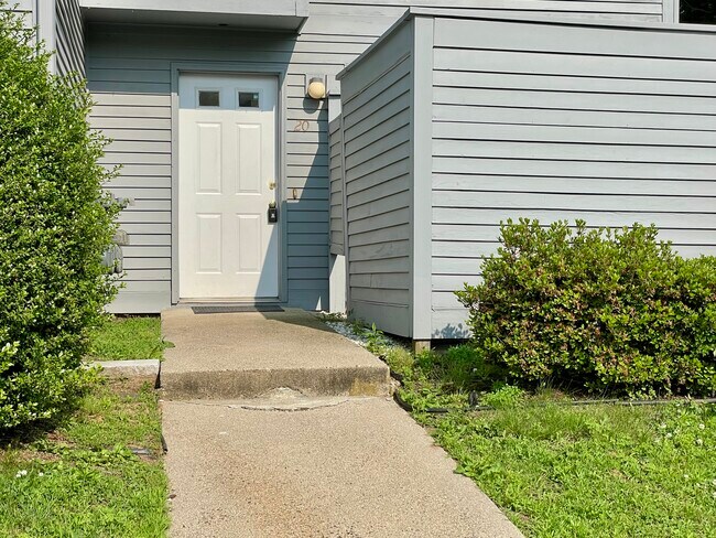 Private Front Entrance - 20 Sundance Dr