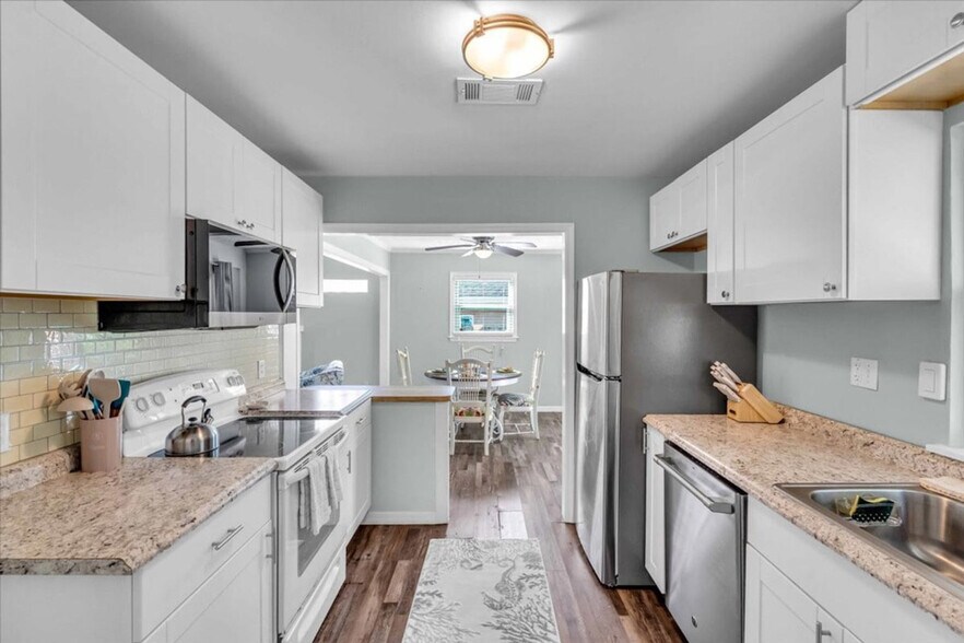Building Photo - 3843 Chapel Dr