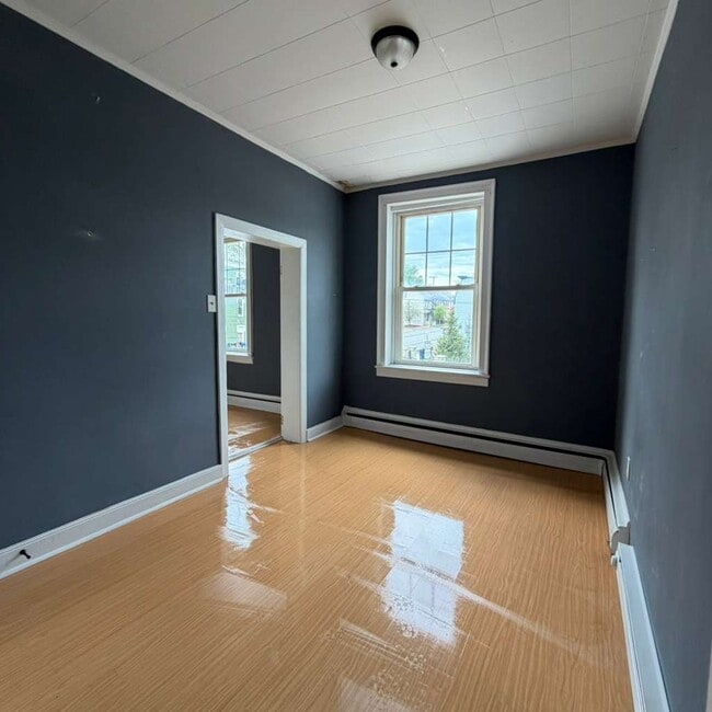 Building Photo - 105 N Conococheague St