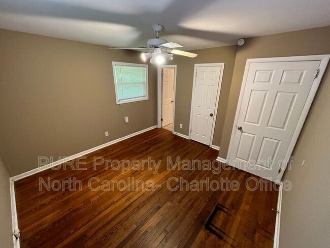 Building Photo - 4304 Wedgewood Dr