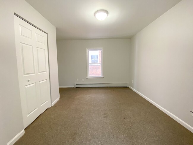 Building Photo - Gorgeous single-family home near Hartford ...