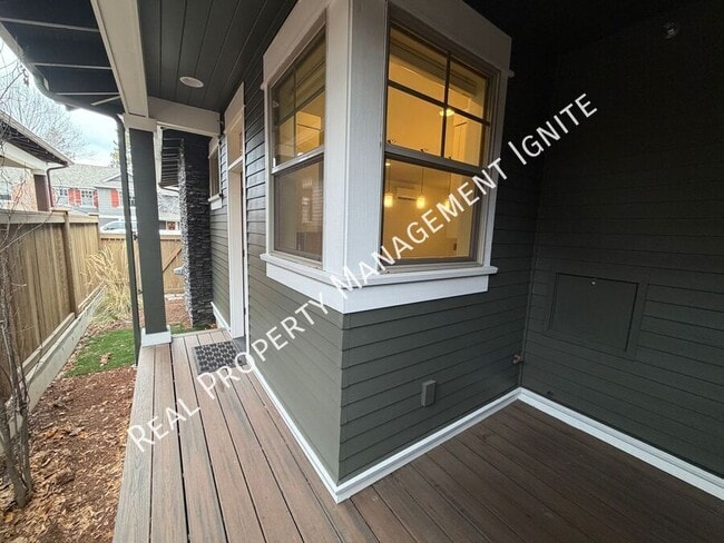 Building Photo - 1650 NW Lewis St