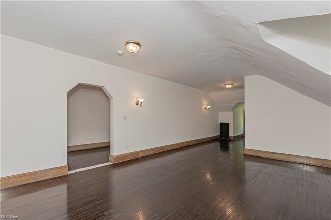 Building Photo - 283 Corning Dr