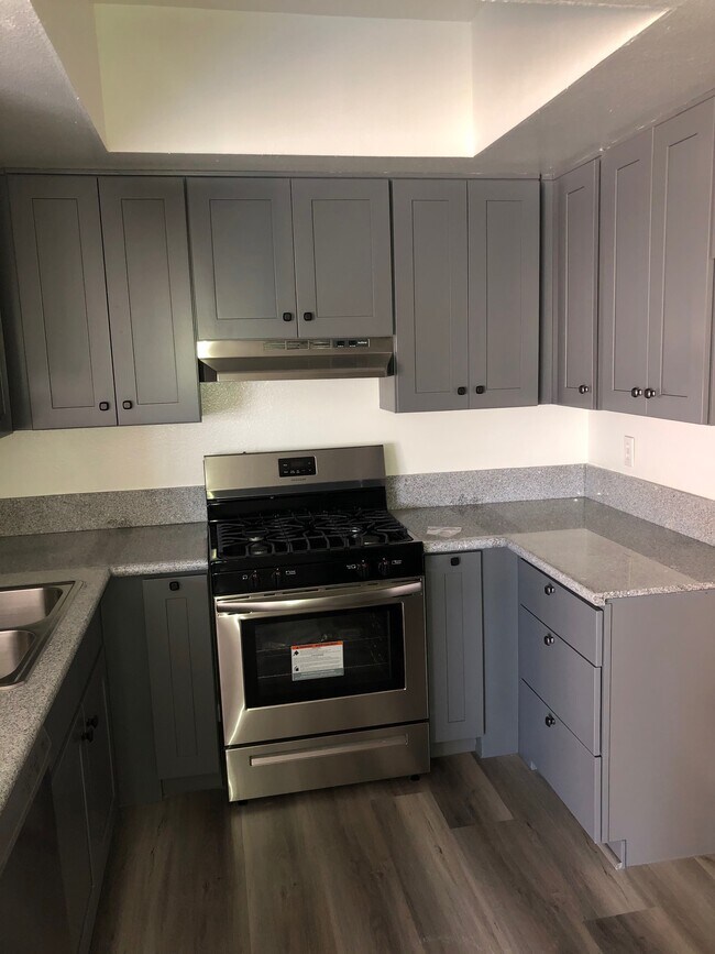 Building Photo - 1200 Mansfield N Ave