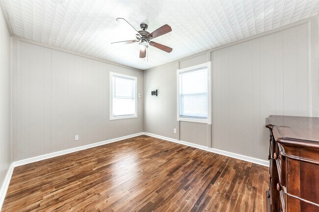 Building Photo - 2835 Beverly Rd