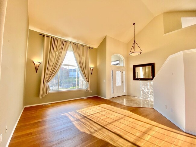 Building Photo - West Valley Home on a Hill