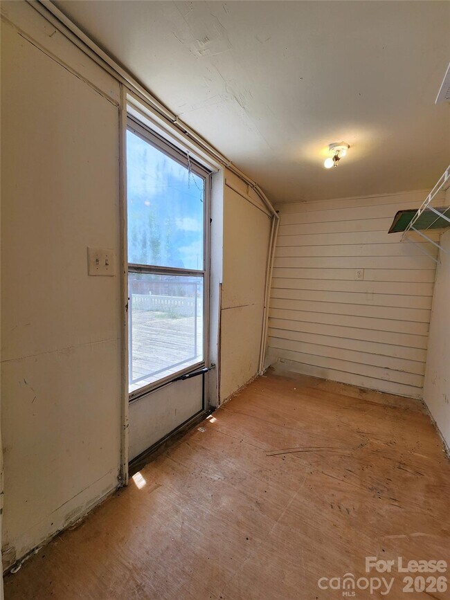 Building Photo - 49 Cline Ave SW