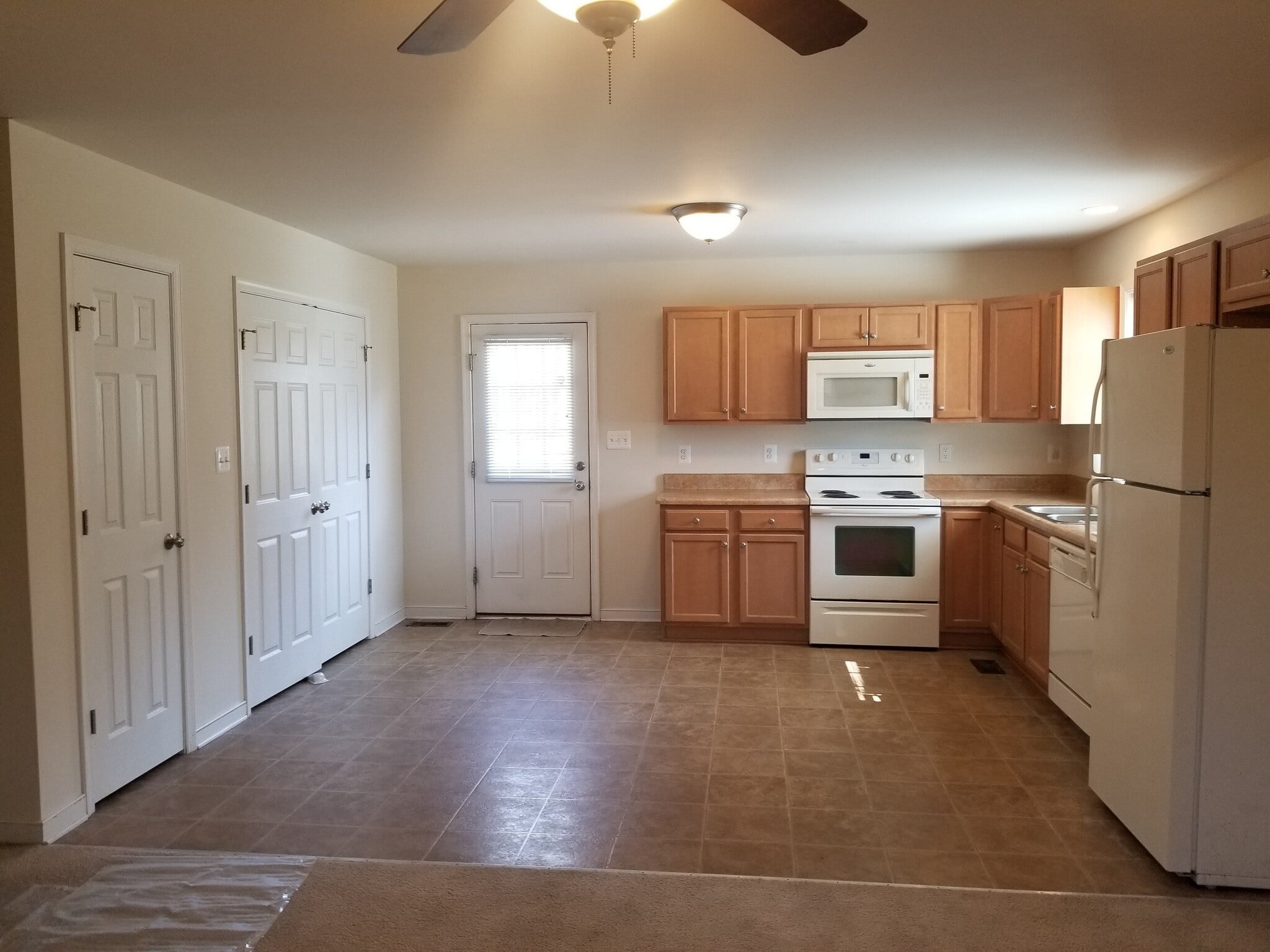 Kitchen with all appliances - 2521 Gravel Hill Rd
