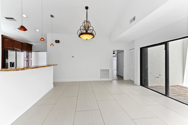 Building Photo - 21757 Contado Rd