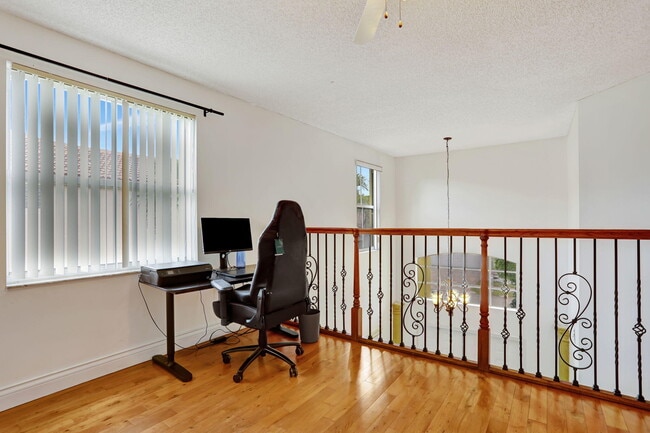 Building Photo - 3385 Seabreeze Ln