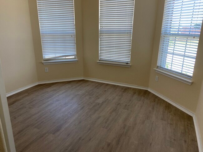 Building Photo - 4512 Gunnison Dr