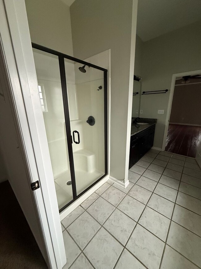 Building Photo - HOME FOR LEASE 4 BR 2 BATH RANCHSTYLE  SPLIT FLOOR PLAN AND OPEN  LARGE  FENCED BACKYARD  CONVENI...