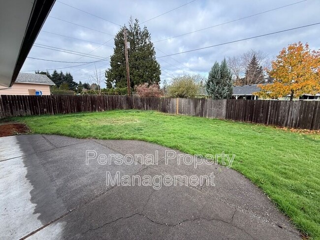 Building Photo - 12202 NE 2nd St