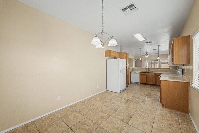 Building Photo - Beautiful Single-Level 3 Bedroom, 2 Bathroom Home in Maricopa