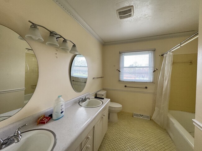 Building Photo - 1032 Belmorrow Dr