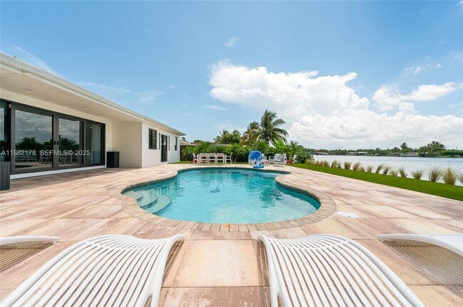 Building Photo - 21230 NE 25th Ct