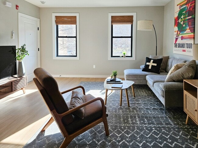 Building Photo - 1487 5th Ave