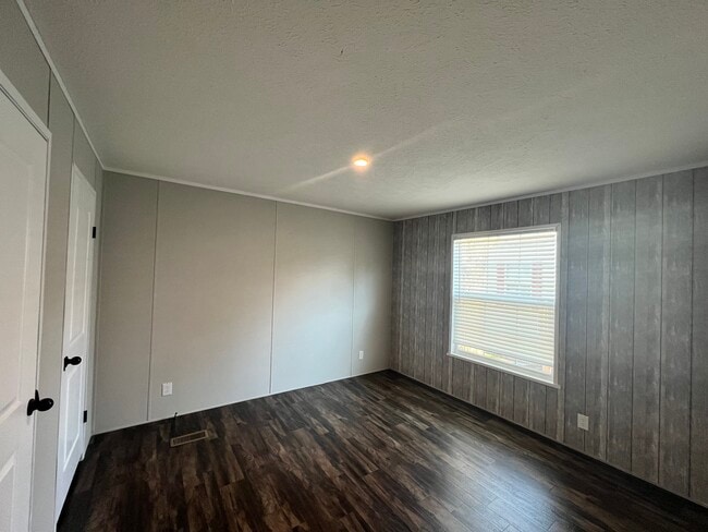 Building Photo - 3512 Queens Point Terrace