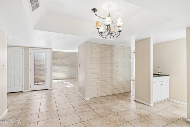 Building Photo - 5208 N 78th Way