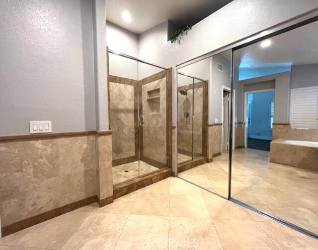 Building Photo - 2352 Eaglewood Dr