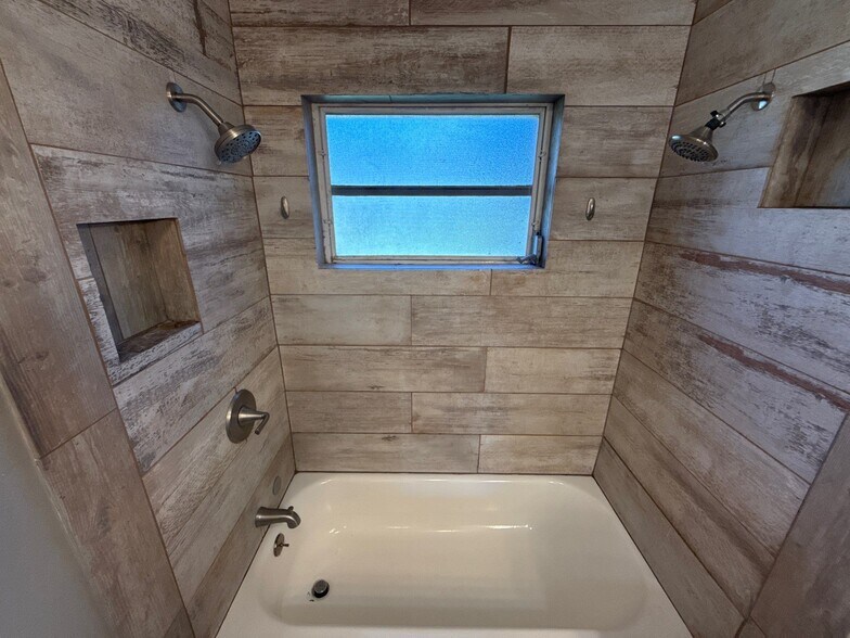 Building Photo - 90 S Davis St