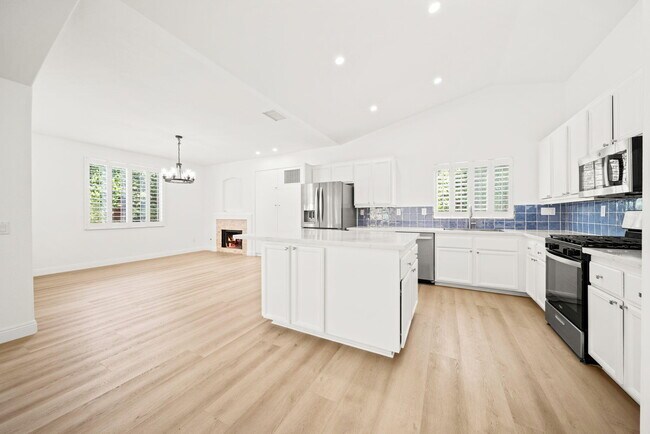 Building Photo - 37762 Drexell Dr