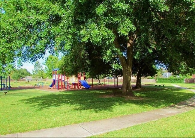 Building Photo - 17006 Enchanted Cir E