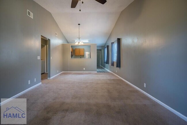 Building Photo - 910 Brett Dr