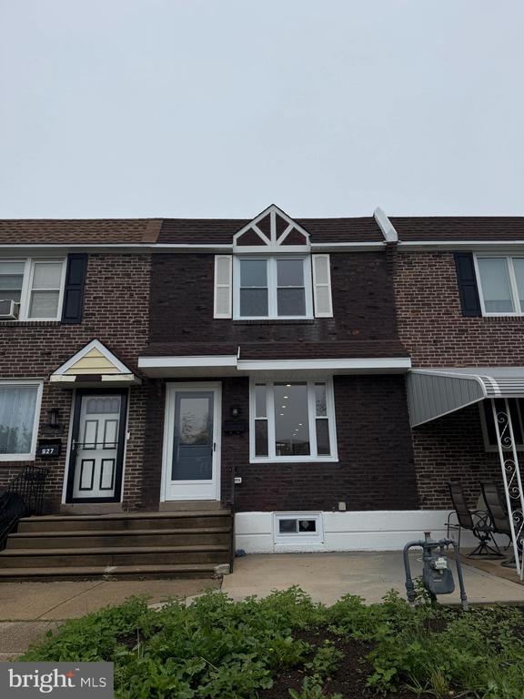 Building Photo - 925 Maple Ave
