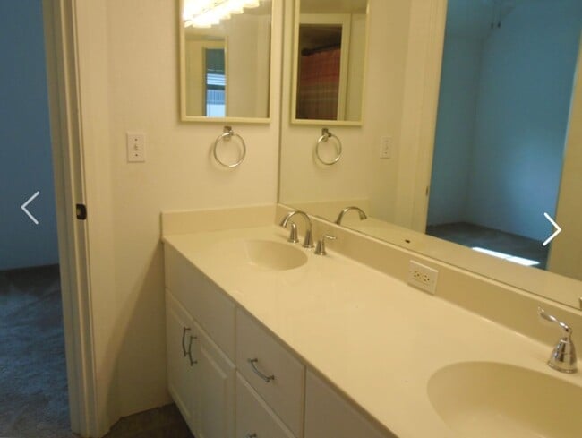 Building Photo - 3 Bedroom 3.5 Bath Covered garage at Nanea...