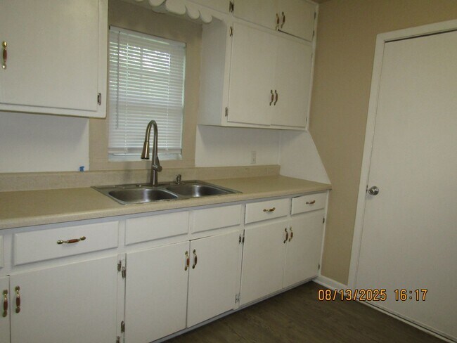Building Photo - Move In Special: $250 off on The First Full Month' Rent!