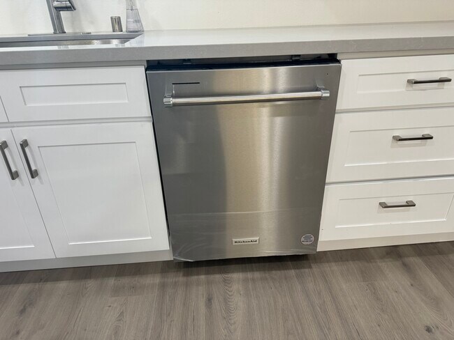 Building Photo - 3536 West Ave