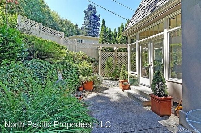 Building Photo - 3 br, 3 bath House - 17203 SE 42nd Pl