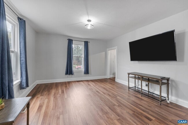 Building Photo - 800 Anderson St