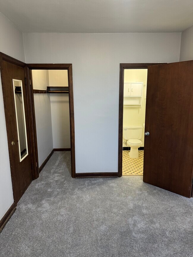 Building Photo - 7416 Harwood Ave