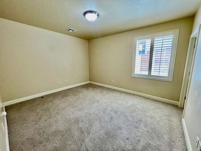 Building Photo - Beautiful Five Bedroom with Office in Desert Hills