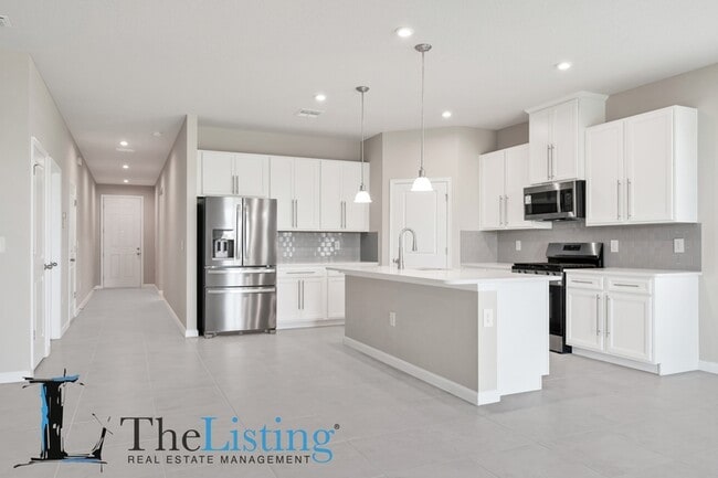 Building Photo - 3685 Kings Canyon Dr