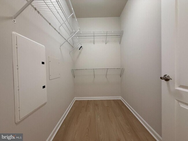 Building Photo - 407 Carson Terrace