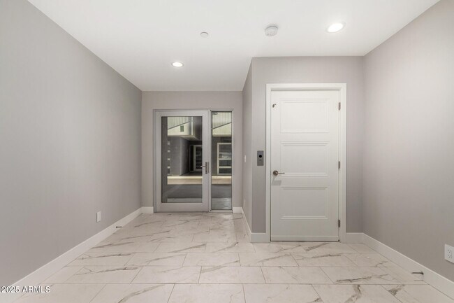 Building Photo - 4525 N 40th St