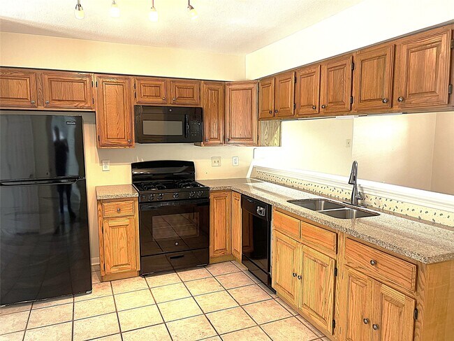 Building Photo - 3307 Golden Willow Dr