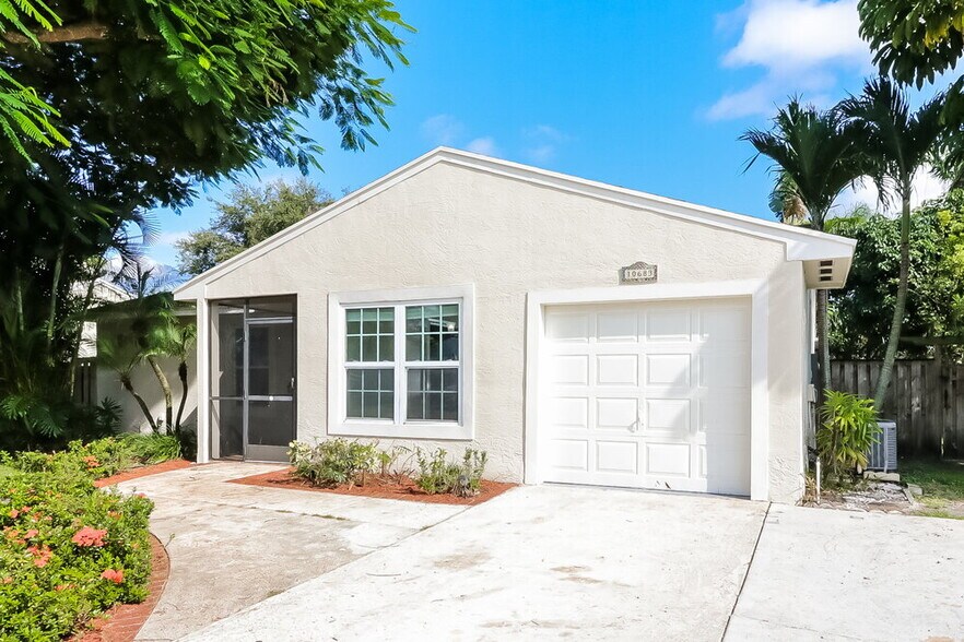 Building Photo - 10683 Aquarius Ln