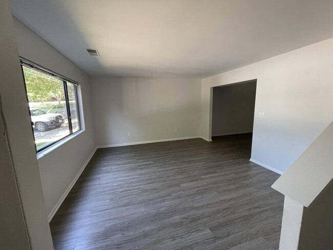 Building Photo - 158 Harvest Dr