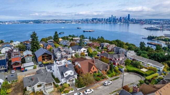 Building Photo - Stunning Air Conditioned 1931 Tudor in Coveted Admiral w/ Views