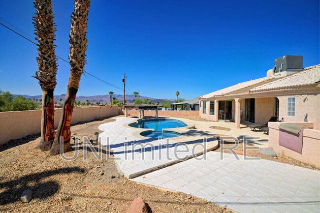 Building Photo - 304 Acoma Blvd S
