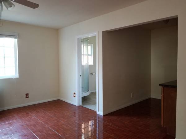 Building Photo - 206 W Cedar Ave
