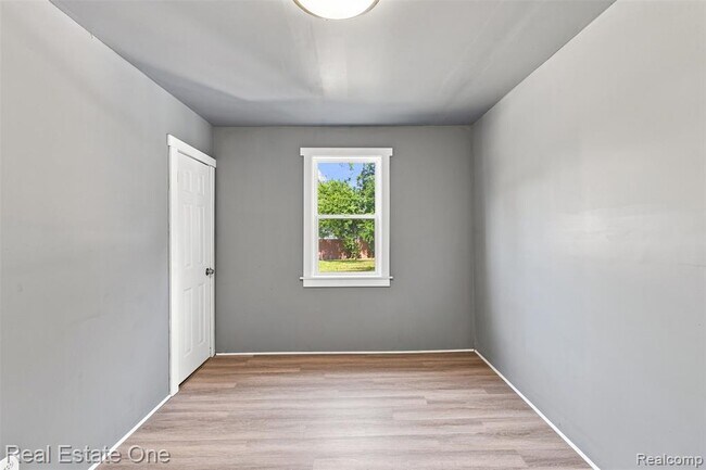 Building Photo - 15401 Littlefield St