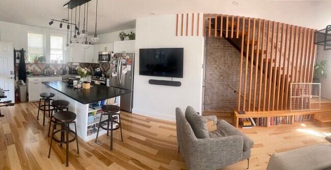 Building Photo - Beautiful 3BR/1.5BA Home with Spacious Yard in Anacostia