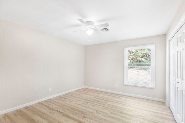 Building Photo - 1060 Okrina Dr